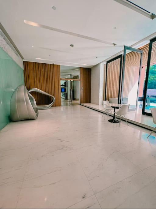 Luxurious Upscale Downtown Pangsapuri Bangkok