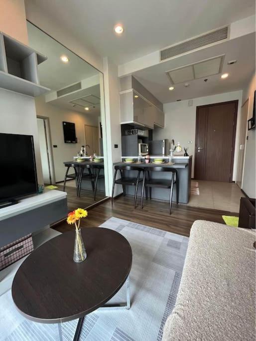 Luxurious Upscale Downtown Căn hộ